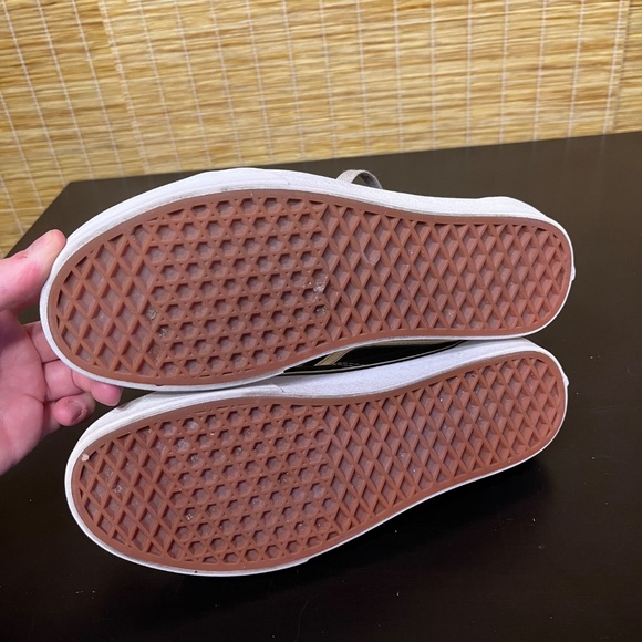 Unisex Black and white Old Skool Vans - Picture 5 of 6